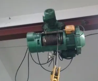 20噸鋼絲繩電動葫蘆出現(xiàn)自動斷電狀況該怎么處理